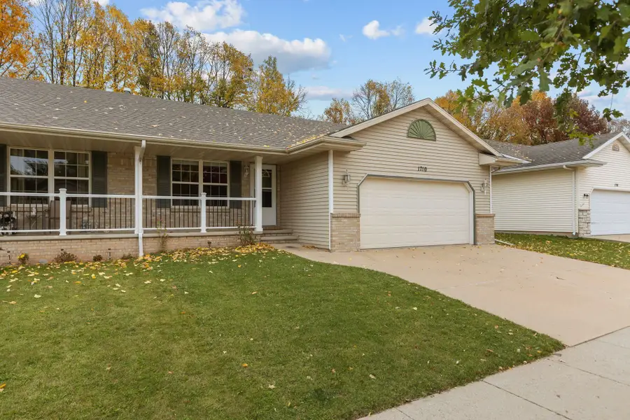 1710 S Angela Drive, Appleton, WI 54915 - #2