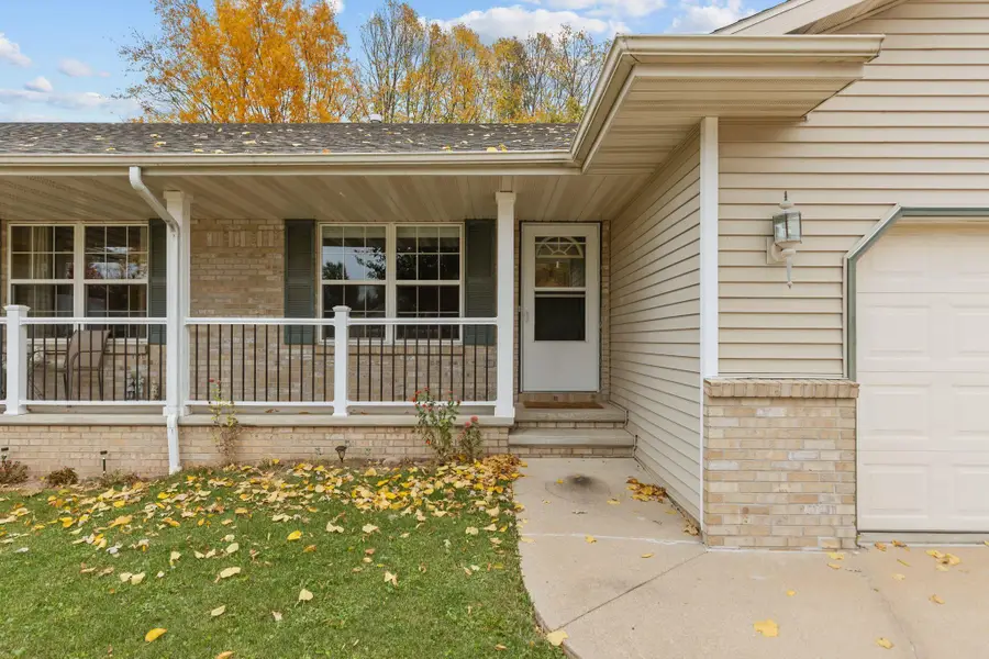 1710 S Angela Drive, Appleton, WI 54915 - #3