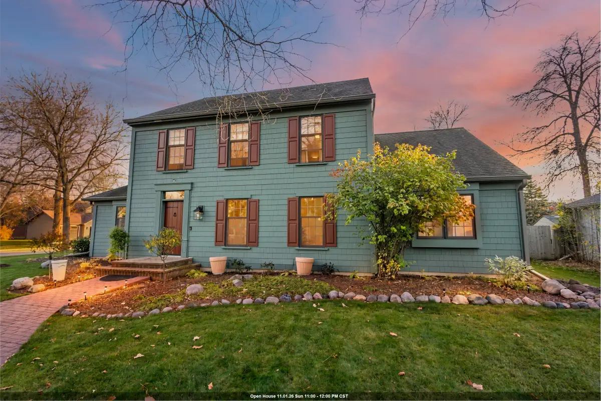 1025 E Woodcrest Drive, Appleton, WI 54915 - #1