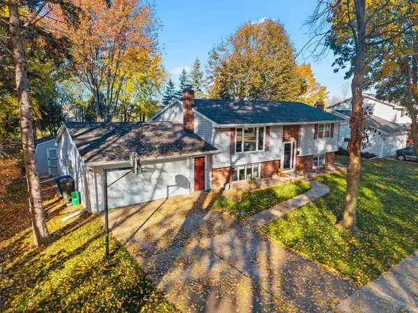 918 St Marys Street, DE PERE, WI 54115-1025