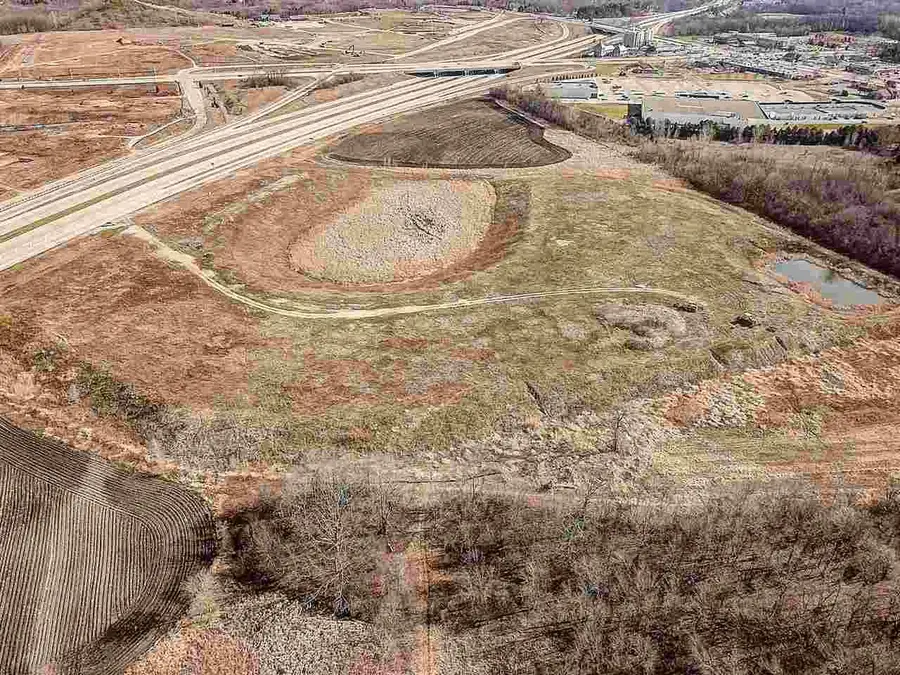 8301 W Loomis Road, Franklin, WI 53132 - Image #3