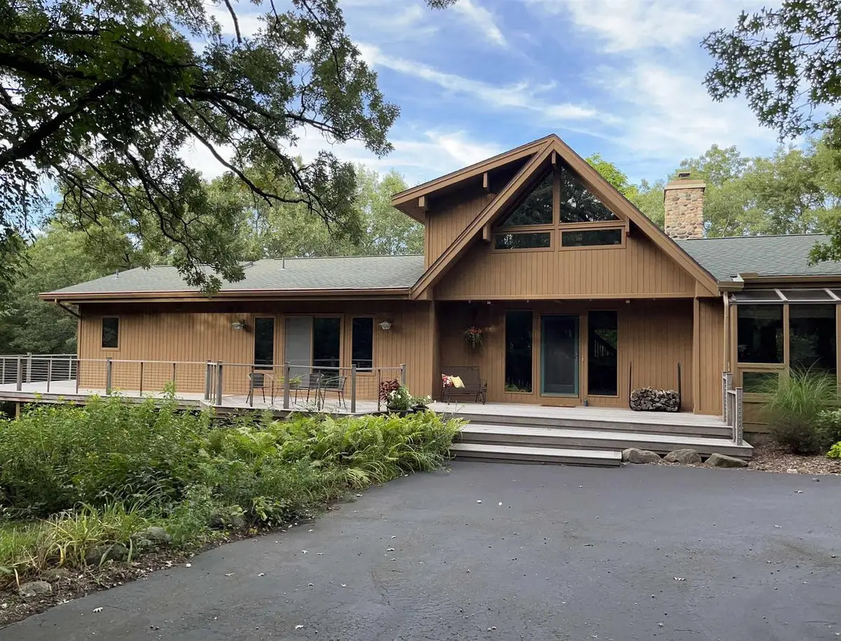 4340 N Rivers Edge Dr, Janesville, WI 53548 - #1