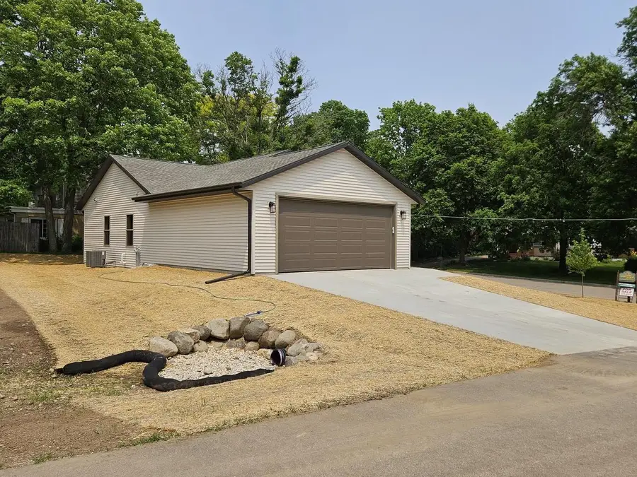 915 Sutherland Avenue, Janesville, WI 53545 - Image #2