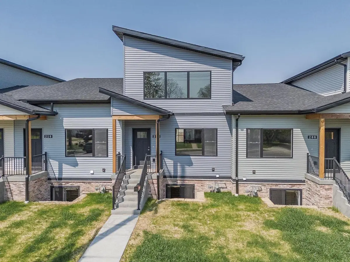 212 S Dewey Avenue, Reedsburg, WI 53959 - Image #1