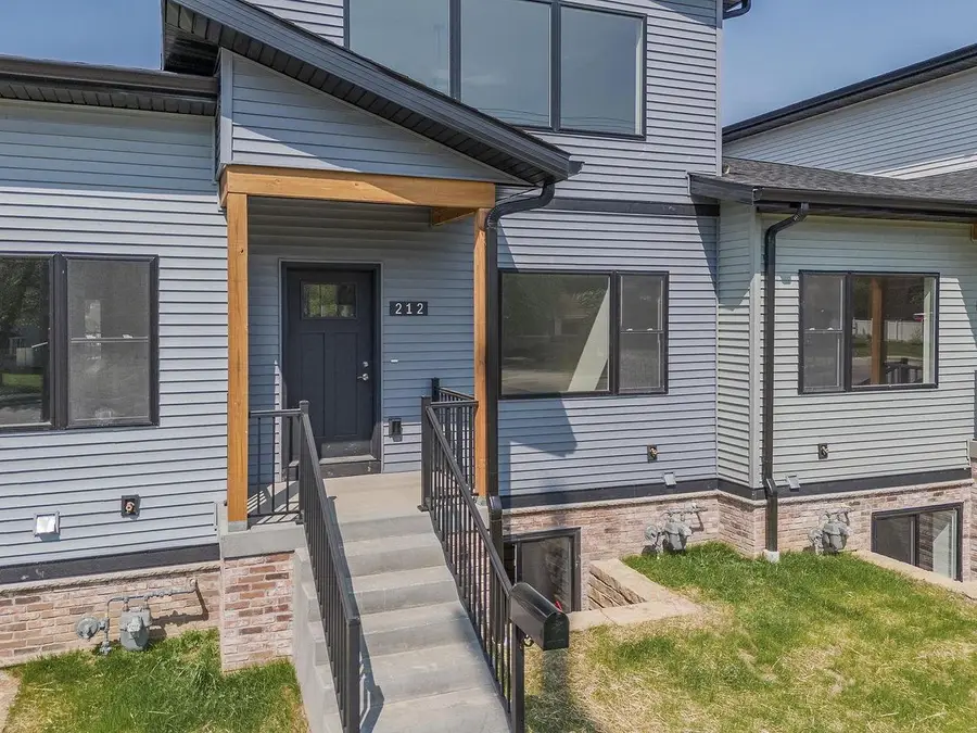 212 S Dewey Avenue, Reedsburg, WI 53959 - Image #2