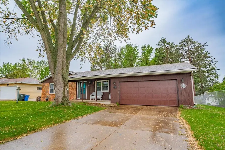 864 Suellen Lane, Portage, WI 53901 - Image #2