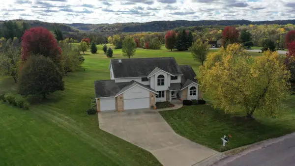38630 Golf View Drive, Prairie Du Chien, WI 53821
