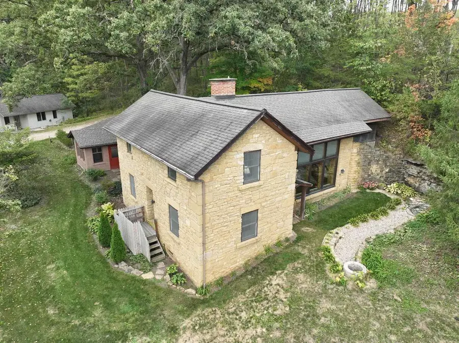 18075 Oneil Road, Mineral Point, WI 53565 - Image #2