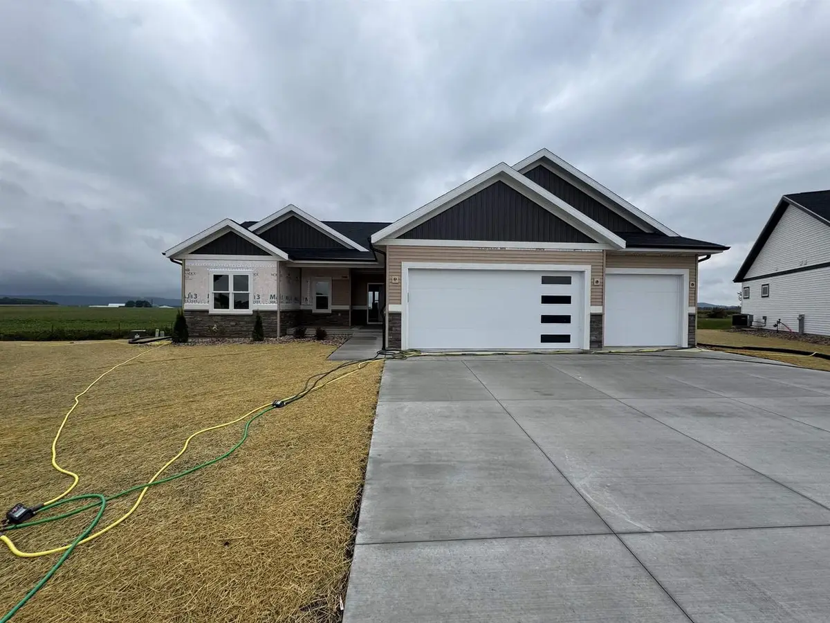 256 Falcon Court, Sauk City, WI 53583 - Image #1