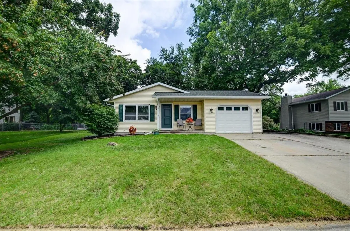 328 N Rutland Avenue, Brooklyn, WI 53521 - Image #1