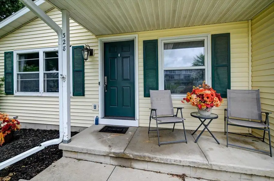 328 N Rutland Avenue, Brooklyn, WI 53521 - Image #3