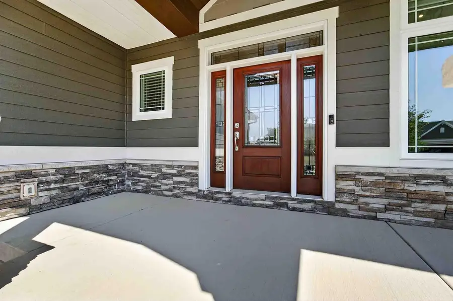 810 Lynn Street, Waunakee, WI 53597 - Image #2