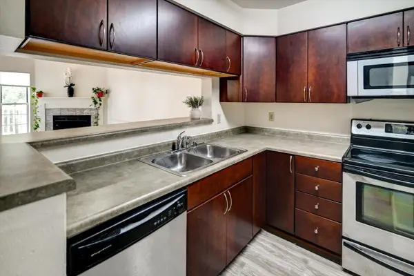 901 Harbor House Drive #5, Madison, WI 53719