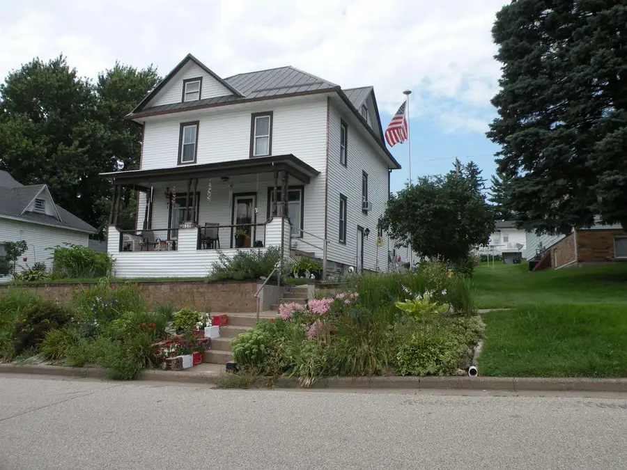 610 1st Street, Bloomington, WI 53804 - Image #2