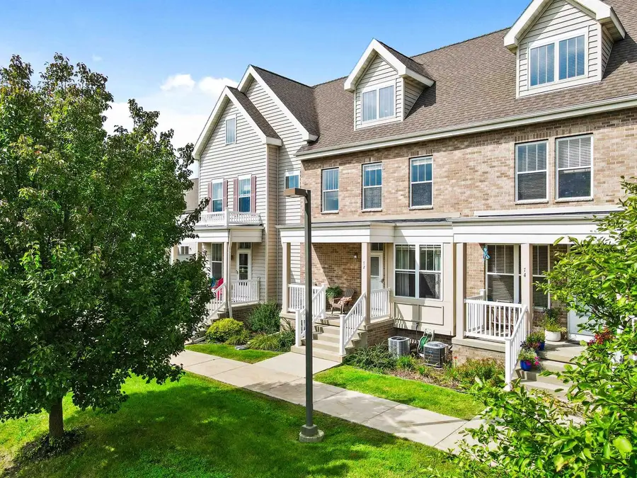 72 S Gardens Way, Fitchburg, WI 53711 - Image #3