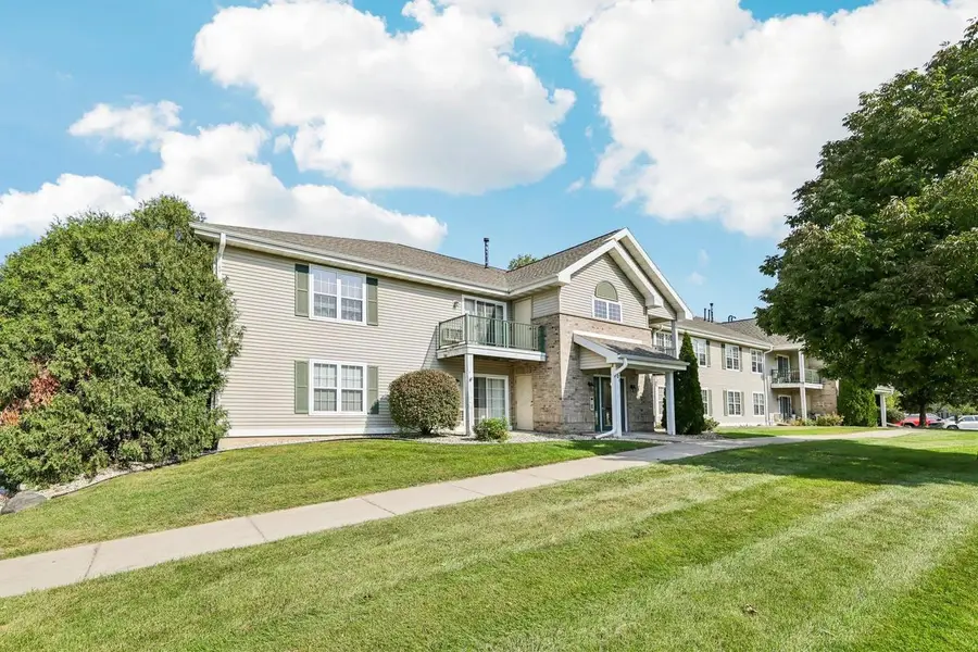 201 Kearney Way #102, Waunakee, WI 53597 - Image #2