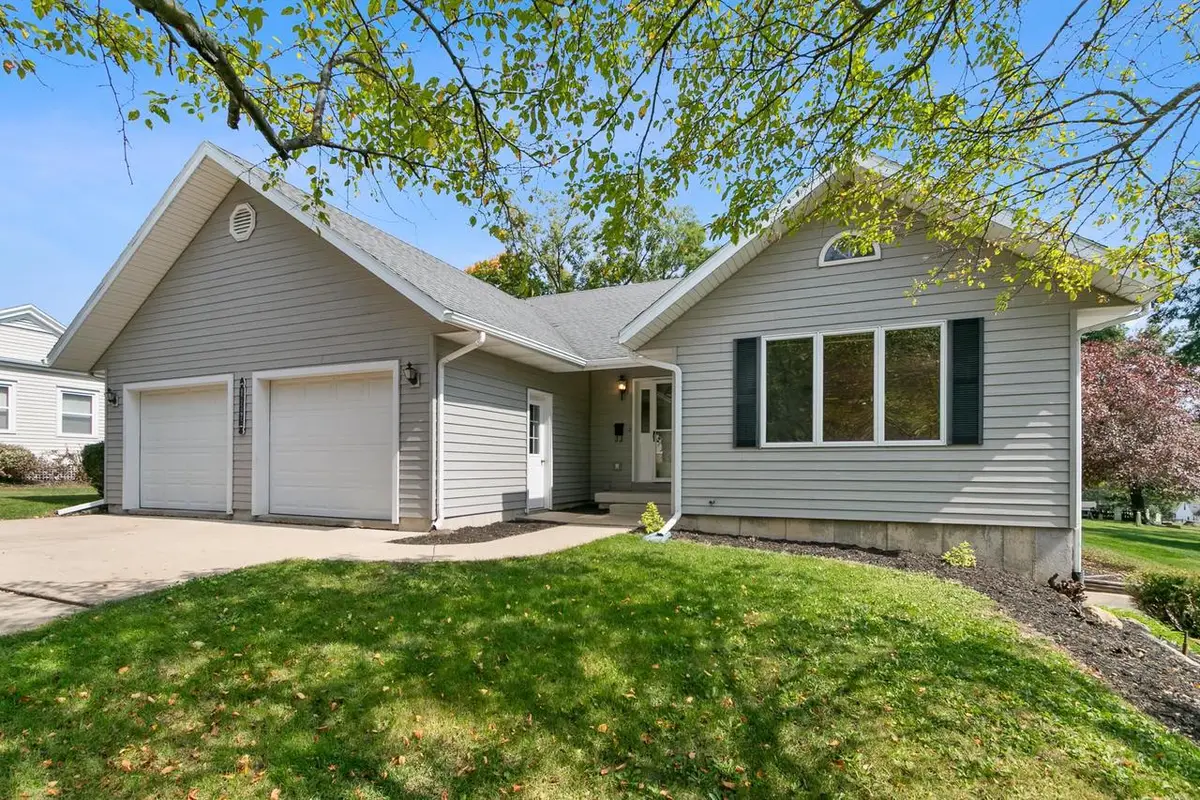 414 S Wisconsin Street, Mineral Point, WI 53565 - Image #1