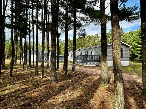 1068 10th Avenue, Hancock, WI 54943