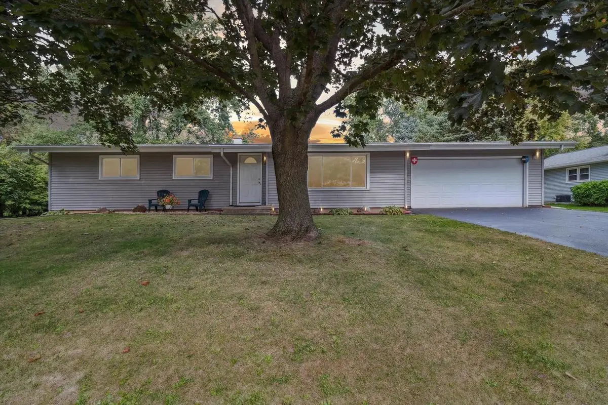 662 French Glen, Oregon, WI 53575 - #1