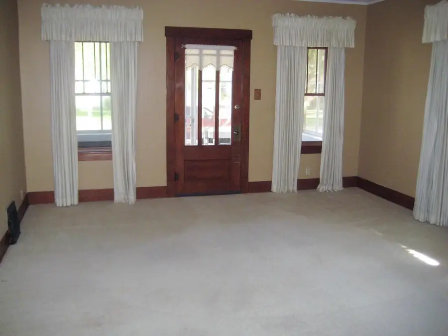 523 S Michigan Street, Prairie Du Chien, WI 53821 - Image #2