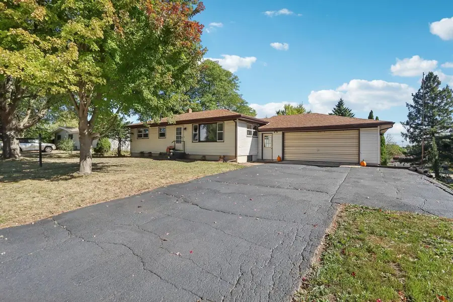 405 Meadow Wood Drive, Mount Horeb, WI 53572 - Image #3