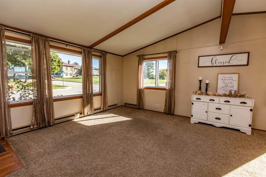 115 E Jewett Street, Dodgeville, WI 53533 - Image #2