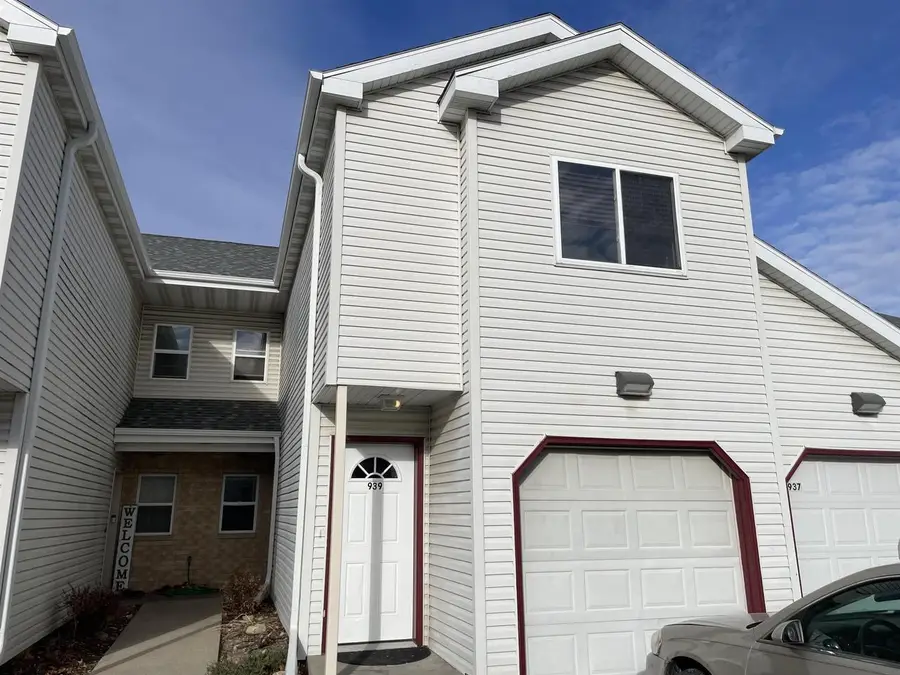 939 Rockefeller Lane, Madison, WI 53704 - Image #2