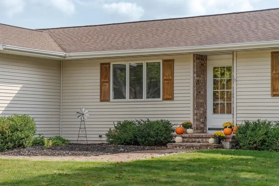 633 Naragansett Avenue, Baraboo, WI 53913 - Image #2