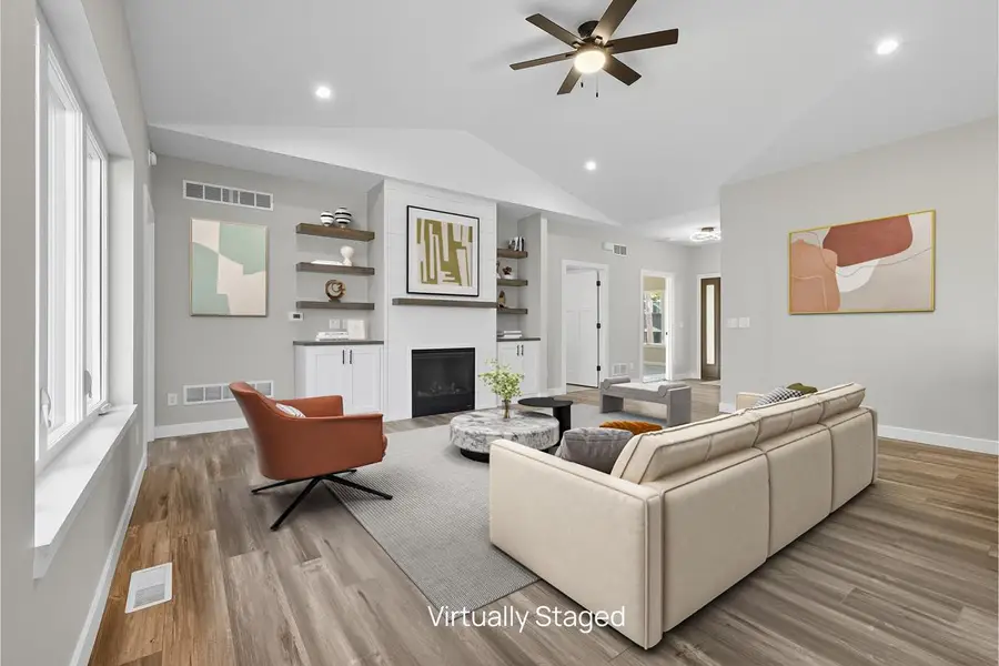 806 Saddle Ridge, Portage, WI 53901 - Image #2