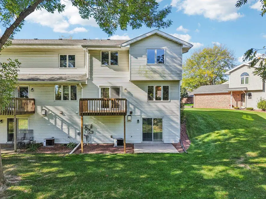 317 Castle Oaks Crossing, Waunakee, WI 53597 - Image #3