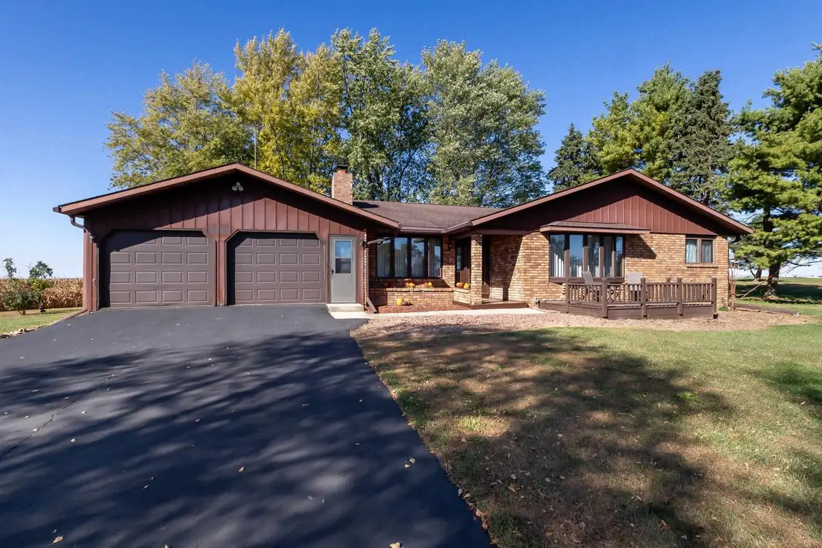 11991 Golf Course Road, Darlington, WI 53530 - Image #1