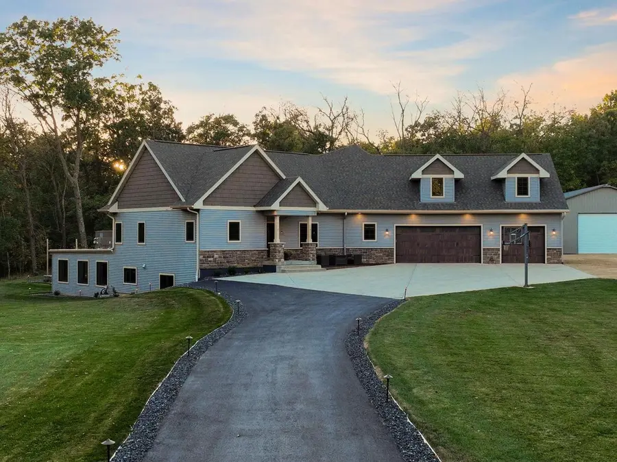 N8383 Smith Road, Brooklyn, WI 53521 - Image #2