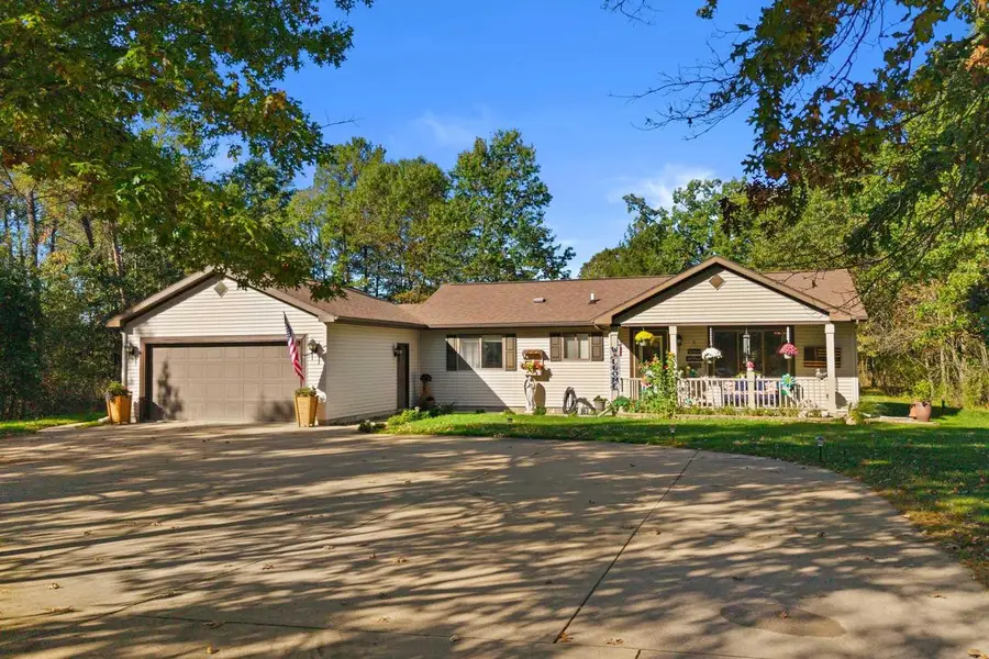 325 Thunderbird Trail, Nekoosa, WI 54457 - Image #2