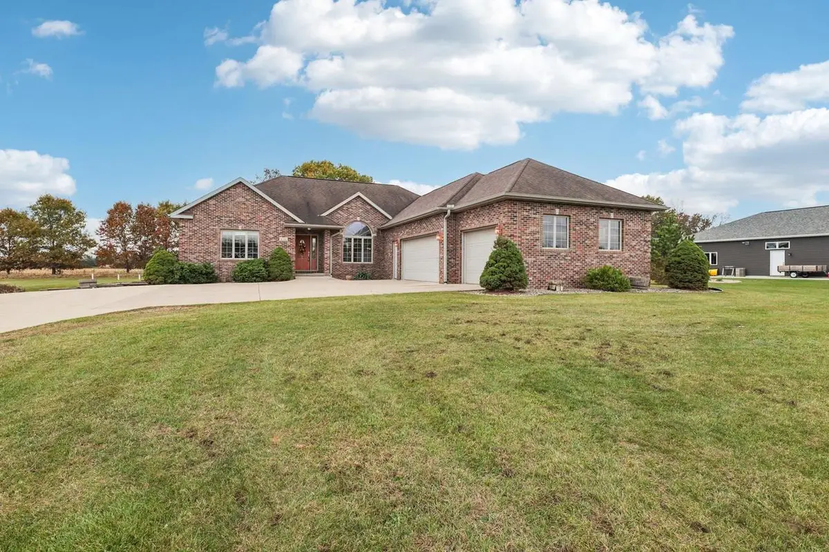 W7241 Deer Meadow Lane, Pardeeville, WI 53954 - Image #1