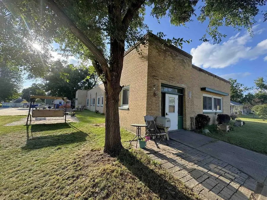 605 E 4th Avenue, Brodhead, WI 53520 - Image #2