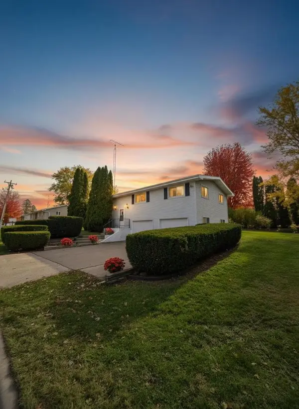 1215 21st Street, Hazel Green, WI 53811