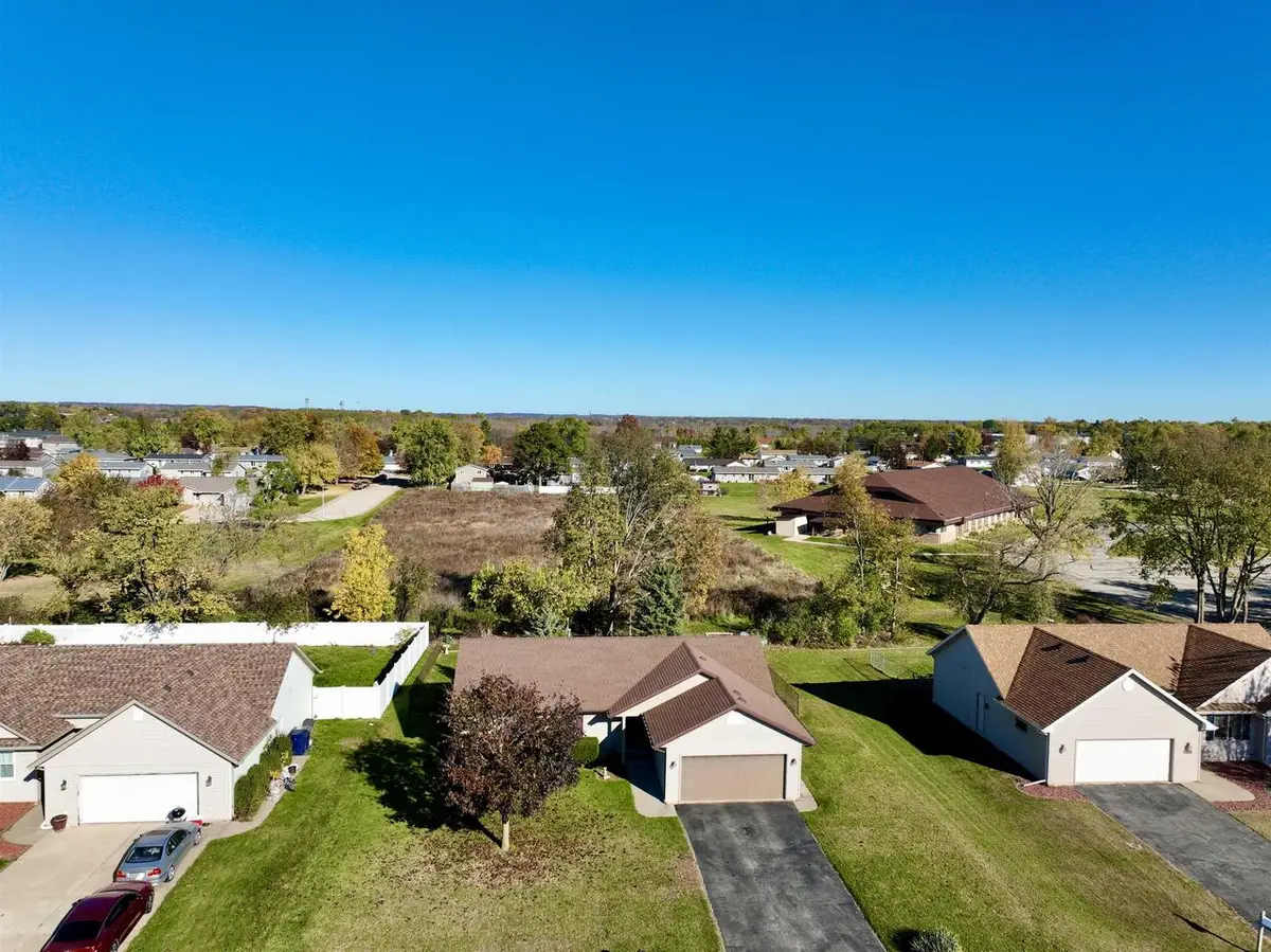 638 W Burbank Avenue, Janesville, WI 53546 - #1