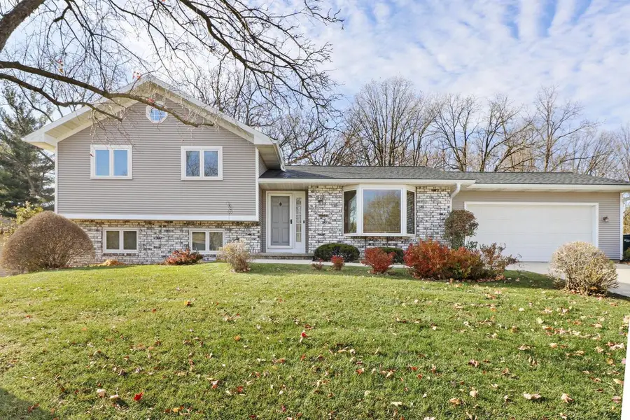 637 Cresthaven Drive, Cottage Grove, WI 53527 - Image #2