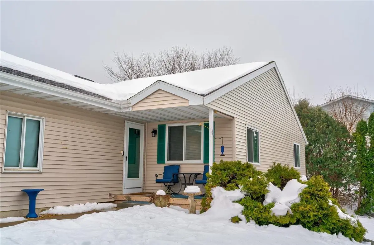 711 Kensington Square, Stoughton, WI 53589 - Image #1