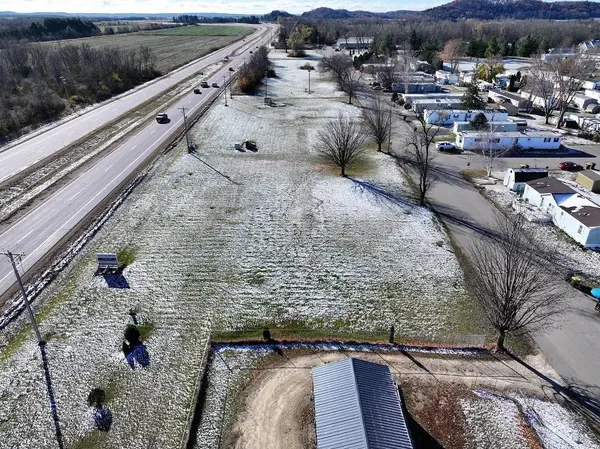 L 31 East Road, North Freedom, WI 53951