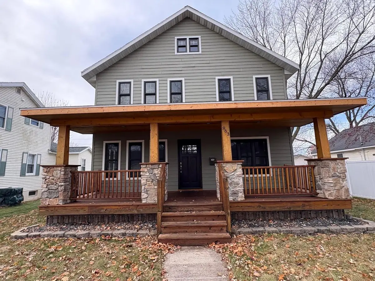 863 N Michigan Street, Prairie Du Chien, WI 53821 - Image #1