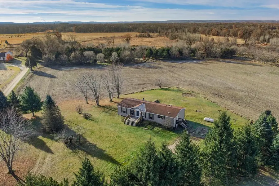 W5685 County Road O, Endeavor, WI 53930 - Image #2