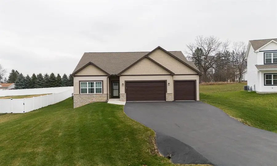 501 Teri Lee Lane, Orfordville, WI 53576 - Image #2
