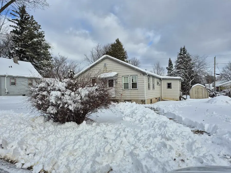 31 S Willard Avenue, Janesville, WI 53548 - Image #2