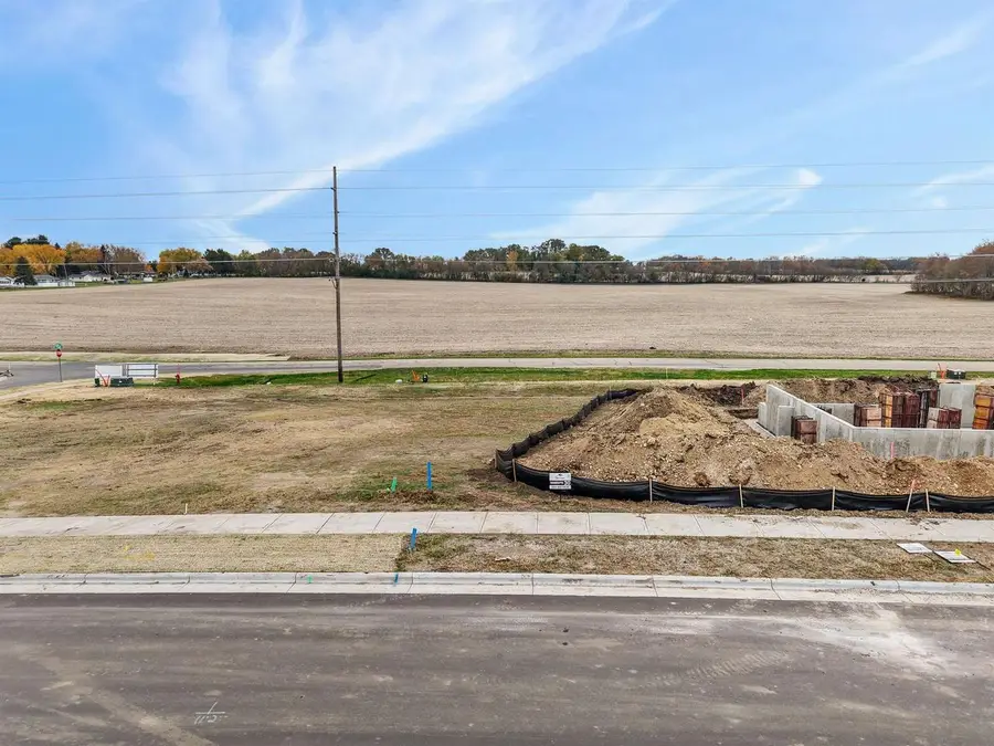 325 Dahlia Drive, Stoughton, WI 53589 - Image #2