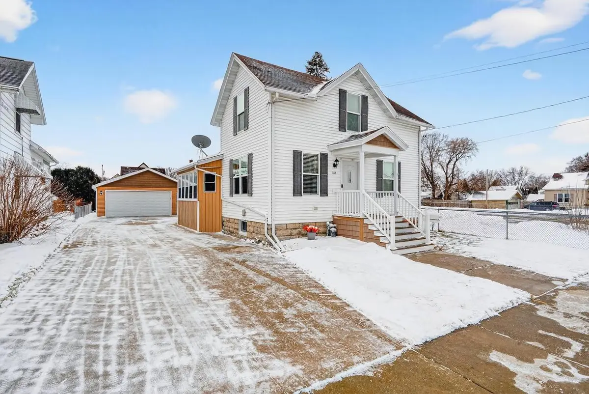 427 W 12th Avenue, Oshkosh, WI 54902 - Image #1