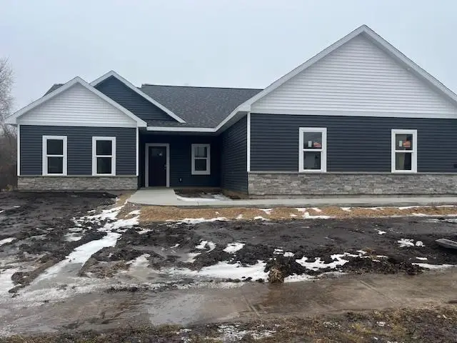 190 Deerrun Drive, Fall River, WI 53932 - Image #1