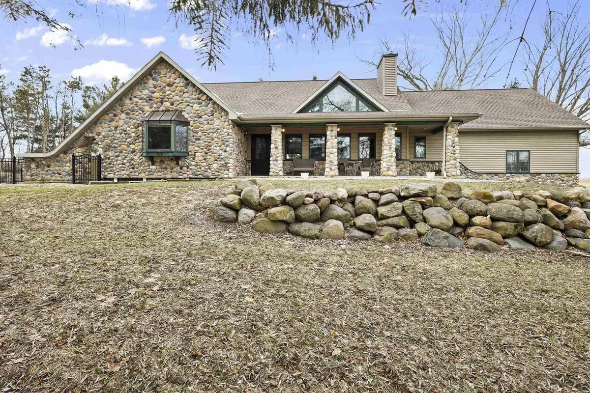 946 Canal Road, Marshall, WI 53559 - Image #1