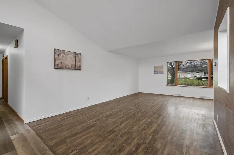 313 Sunset Road, Columbus, WI 53925 - Image #3