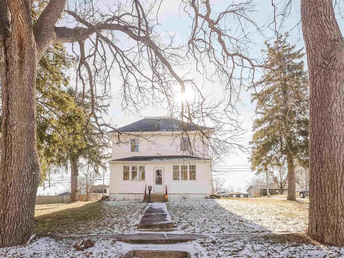 417 W Division Street, Dodgeville, WI 53533 - Image #1